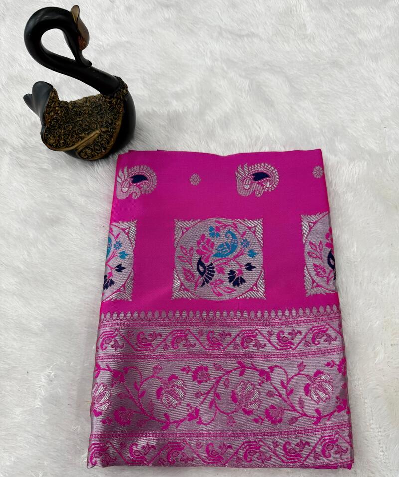 Effulgent Dark Pink Paithani Silk Saree With Rhapsodic Blouse Piece