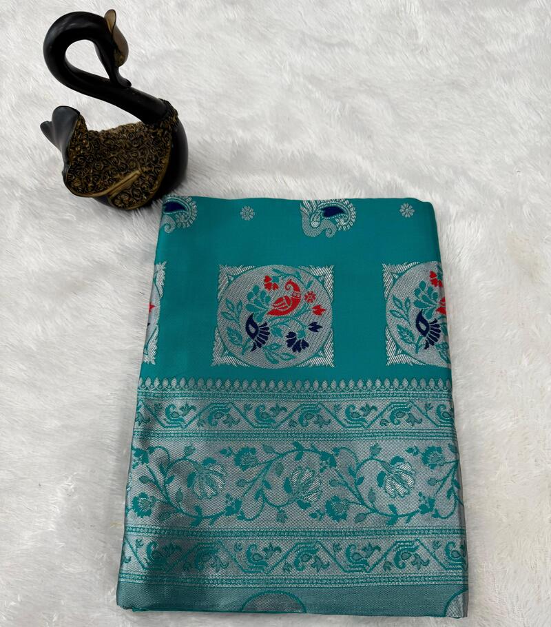 Evanescent Turqiouise Paithani Silk Saree With Enigmatic Blouse Piece