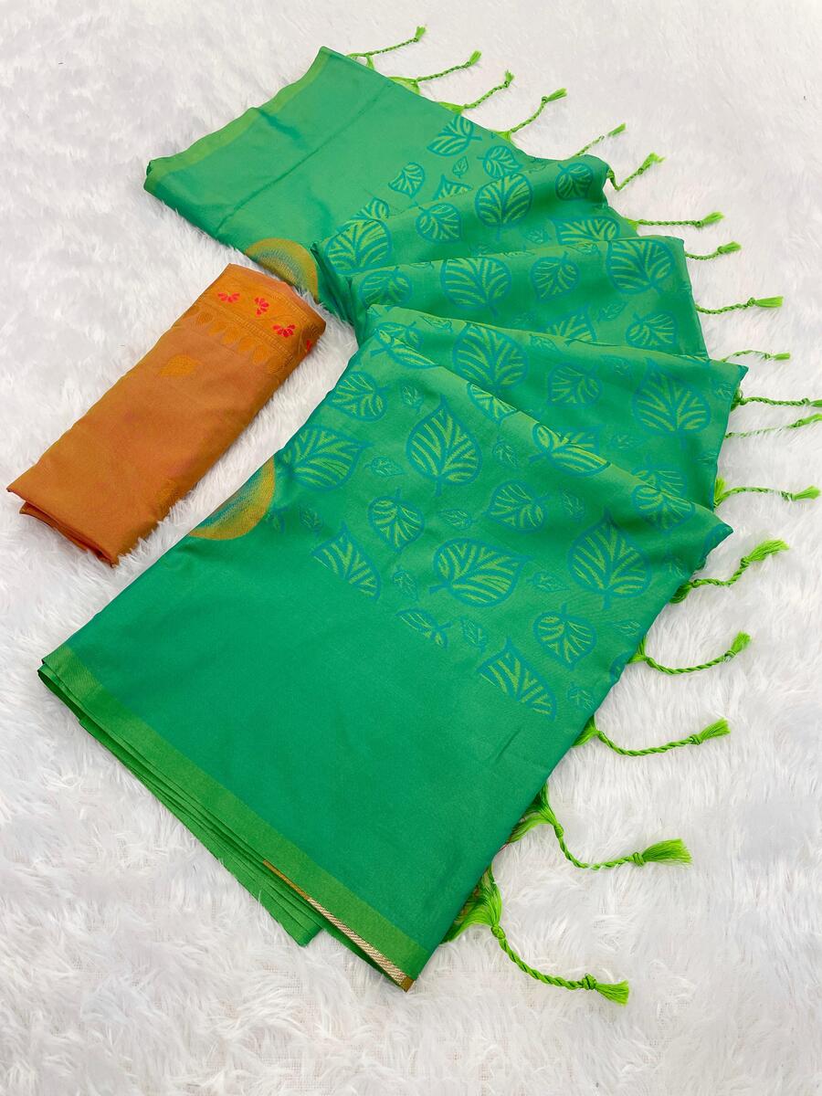 Innovative Green Soft Banarasi Silk Saree With Resplendent Blouse Piece