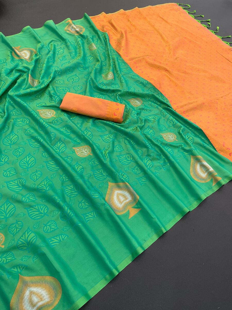 Innovative Green Soft Banarasi Silk Saree With Resplendent Blouse Piece