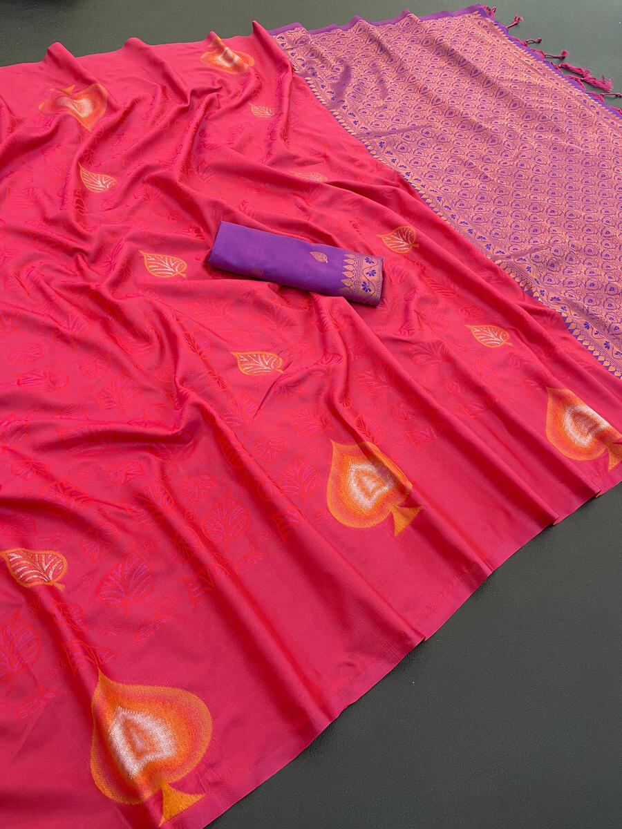 Prettiest Magenta Soft Banarasi Silk Saree With Sempiternal Blouse Piece