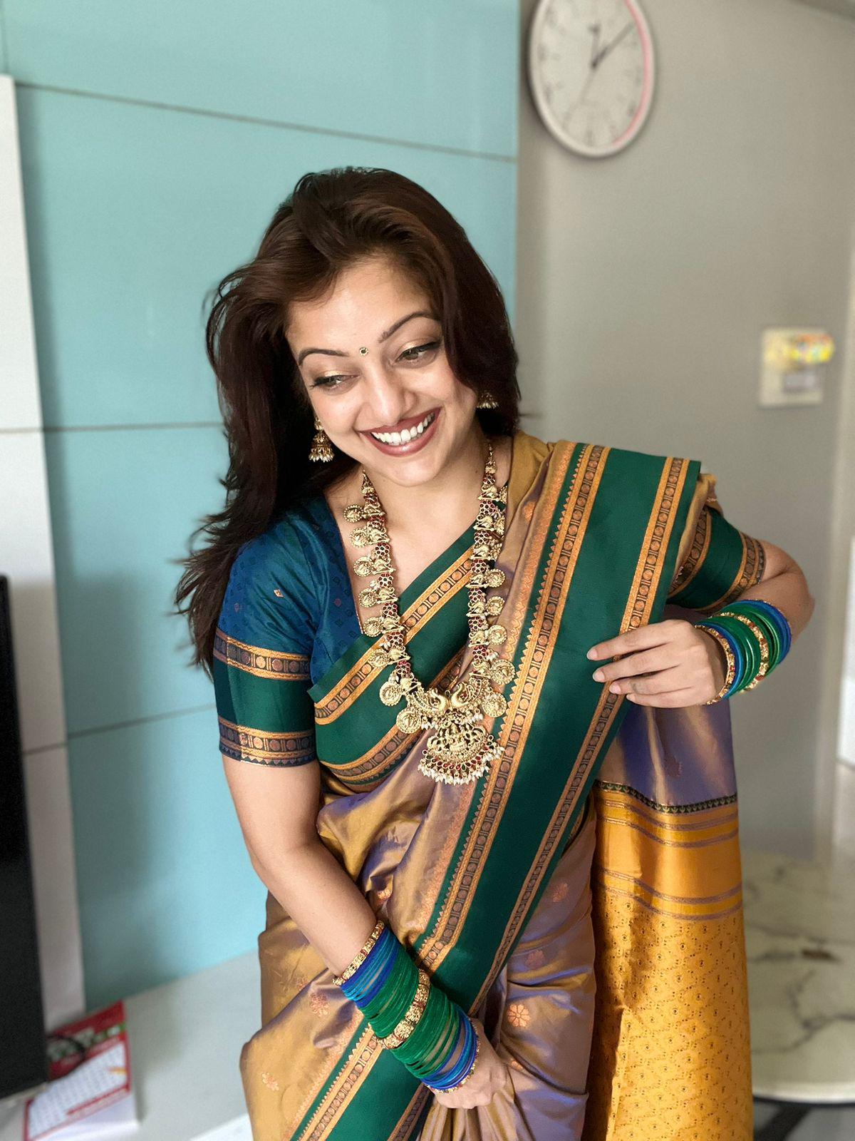 Embrocation Peach Soft Banarasi Silk Saree With Mellifluous Blouse Piece