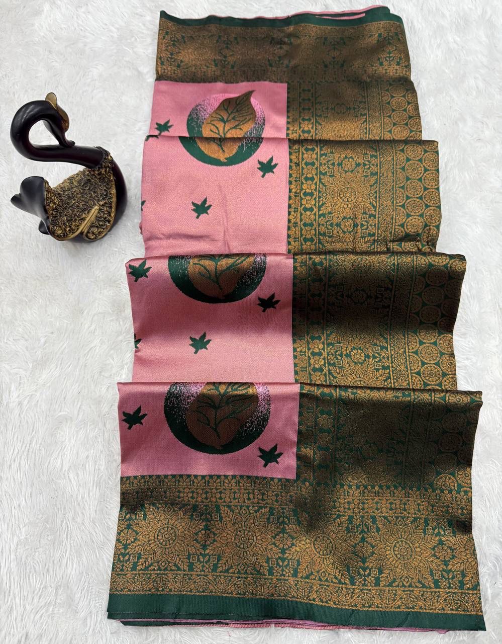 Phenomenal Baby Pink Soft Silk Saree With Tantalizing Blouse Piece