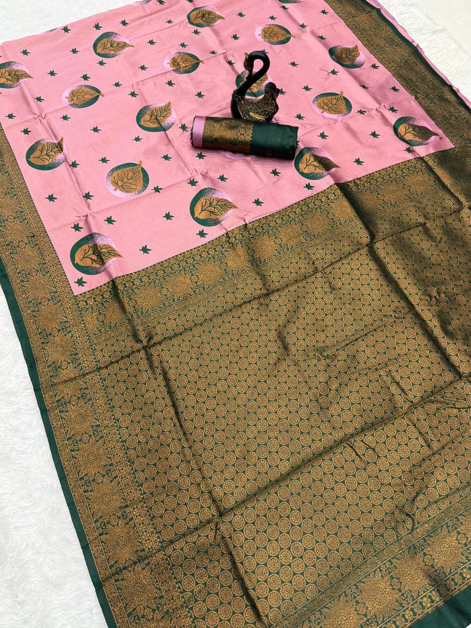 Phenomenal Baby Pink Soft Silk Saree With Tantalizing Blouse Piece