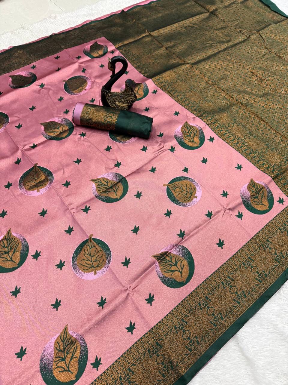 Phenomenal Baby Pink Soft Silk Saree With Tantalizing Blouse Piece
