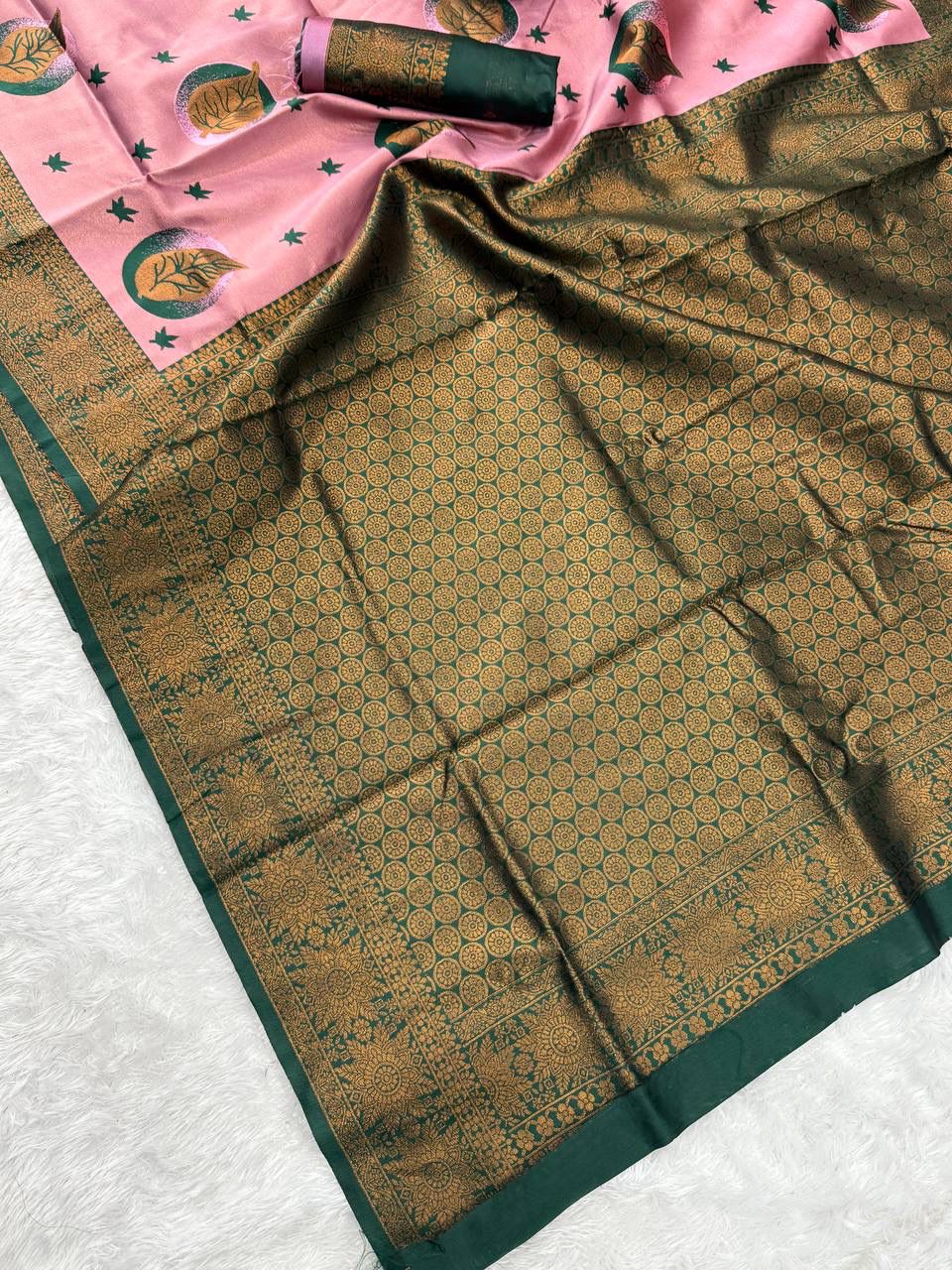 Phenomenal Baby Pink Soft Silk Saree With Tantalizing Blouse Piece