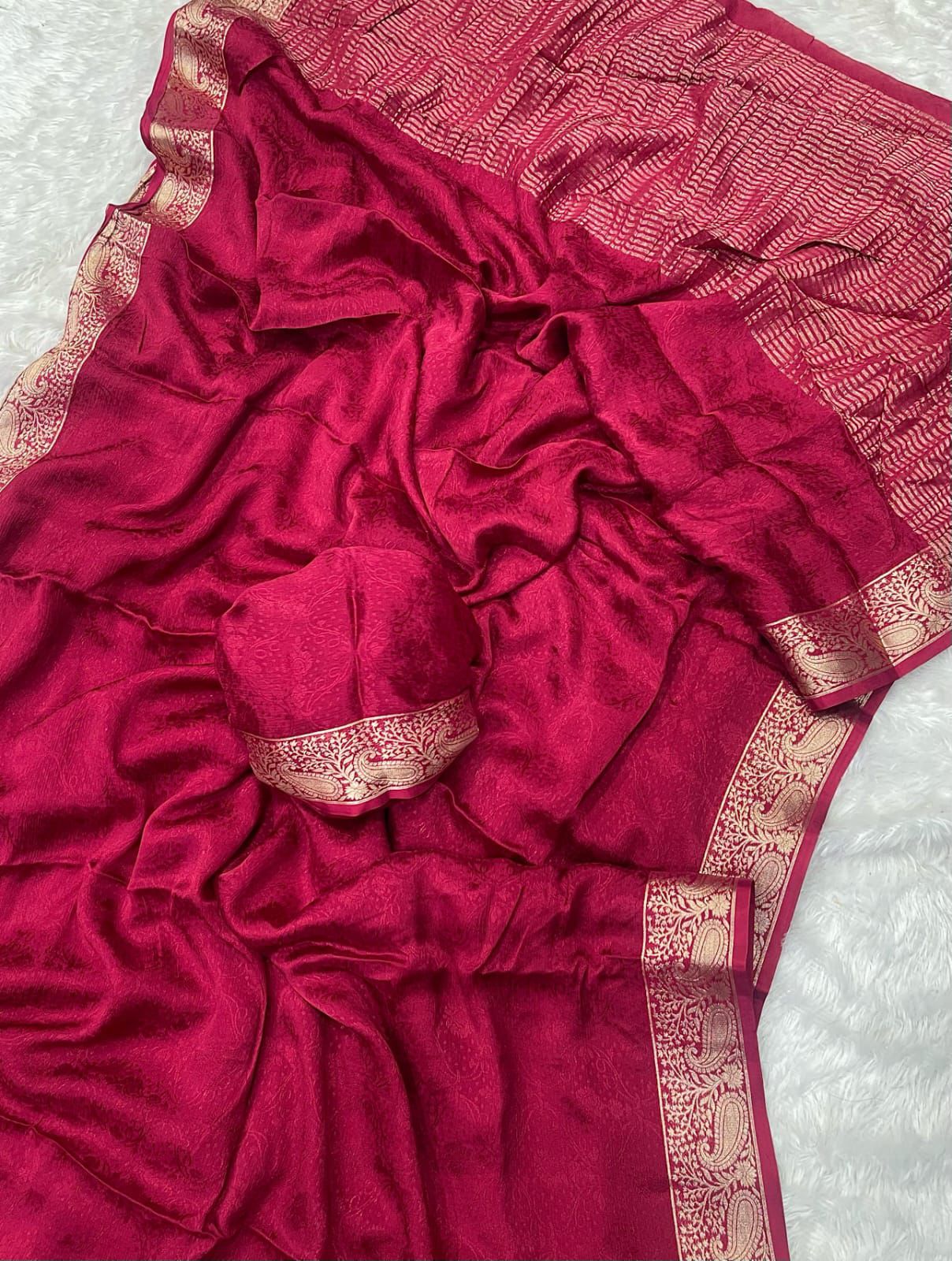 Pleasurable Dark Pink Soft Banarasi Silk Saree With Desultory Blouse Piece