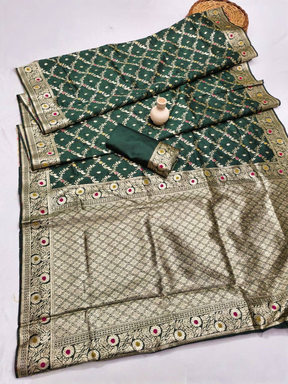Fugacious Dark Green Soft Banarasi Silk Saree With Forbearance Blouse Piece