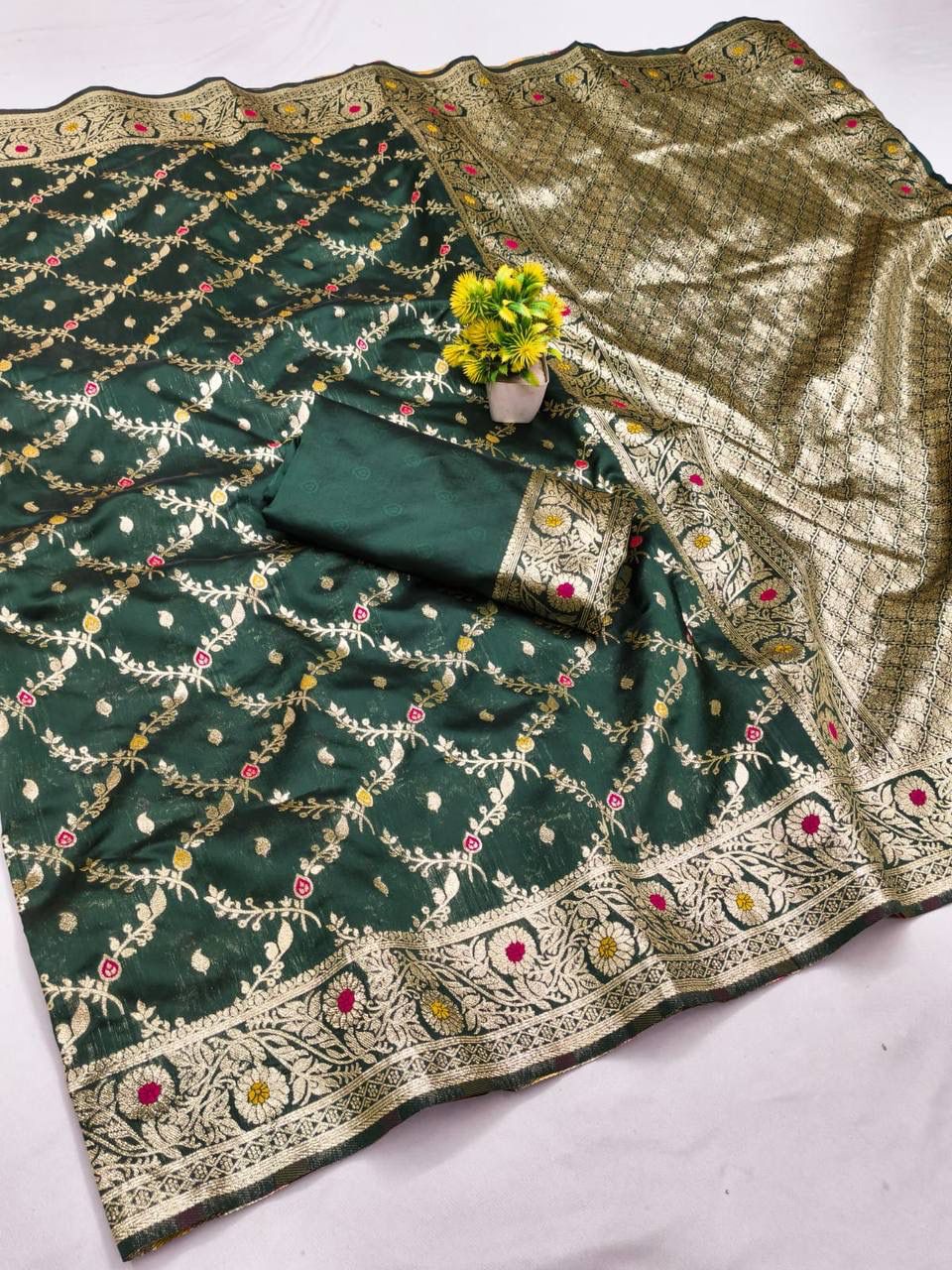 Fugacious Dark Green Soft Banarasi Silk Saree With Forbearance Blouse Piece