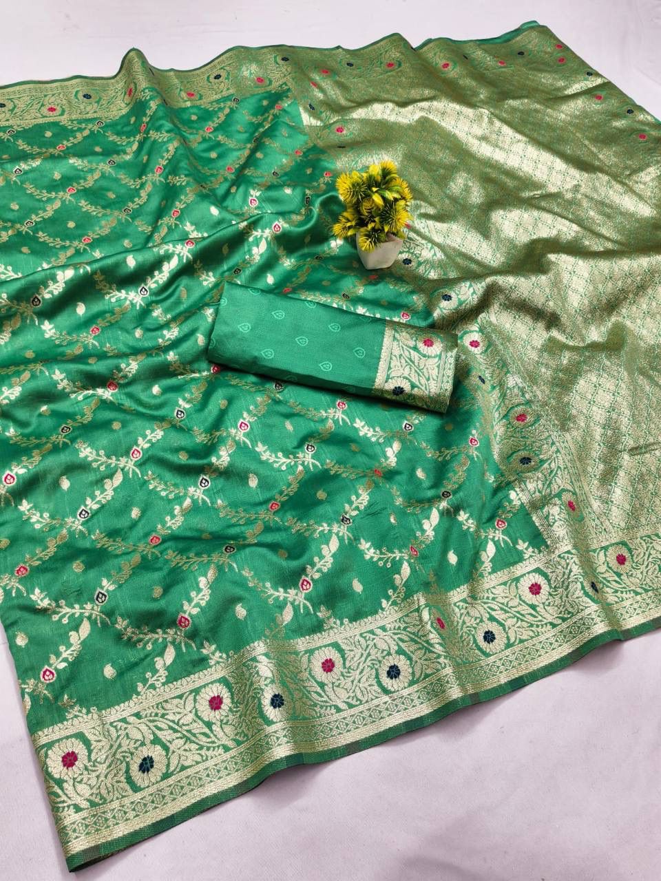Bewitching Green Soft Banarasi Silk Saree With Woebegone Blouse Piece