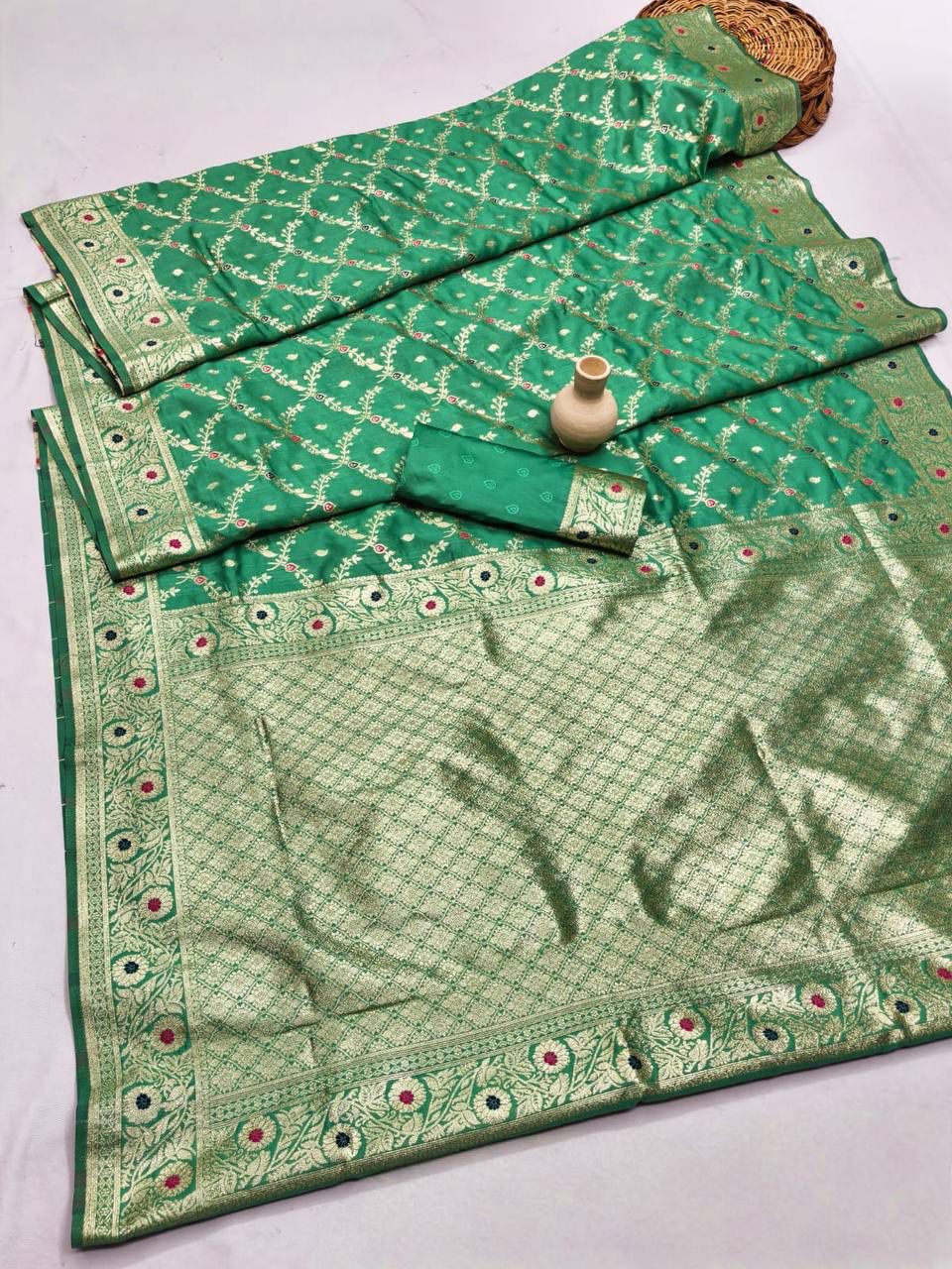 Bewitching Green Soft Banarasi Silk Saree With Woebegone Blouse Piece