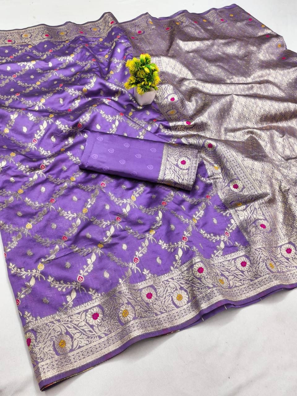 Designer Lavender Soft Banarasi Silk Saree With Wonderful Blouse Piece