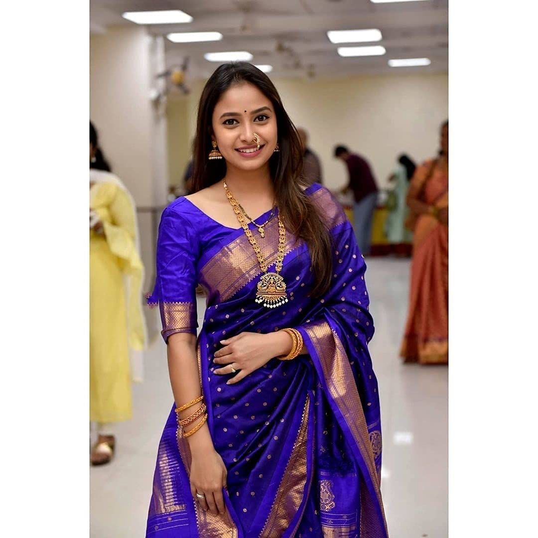 Blooming Blue Soft Silk Saree With Entrancing Blouse Piece